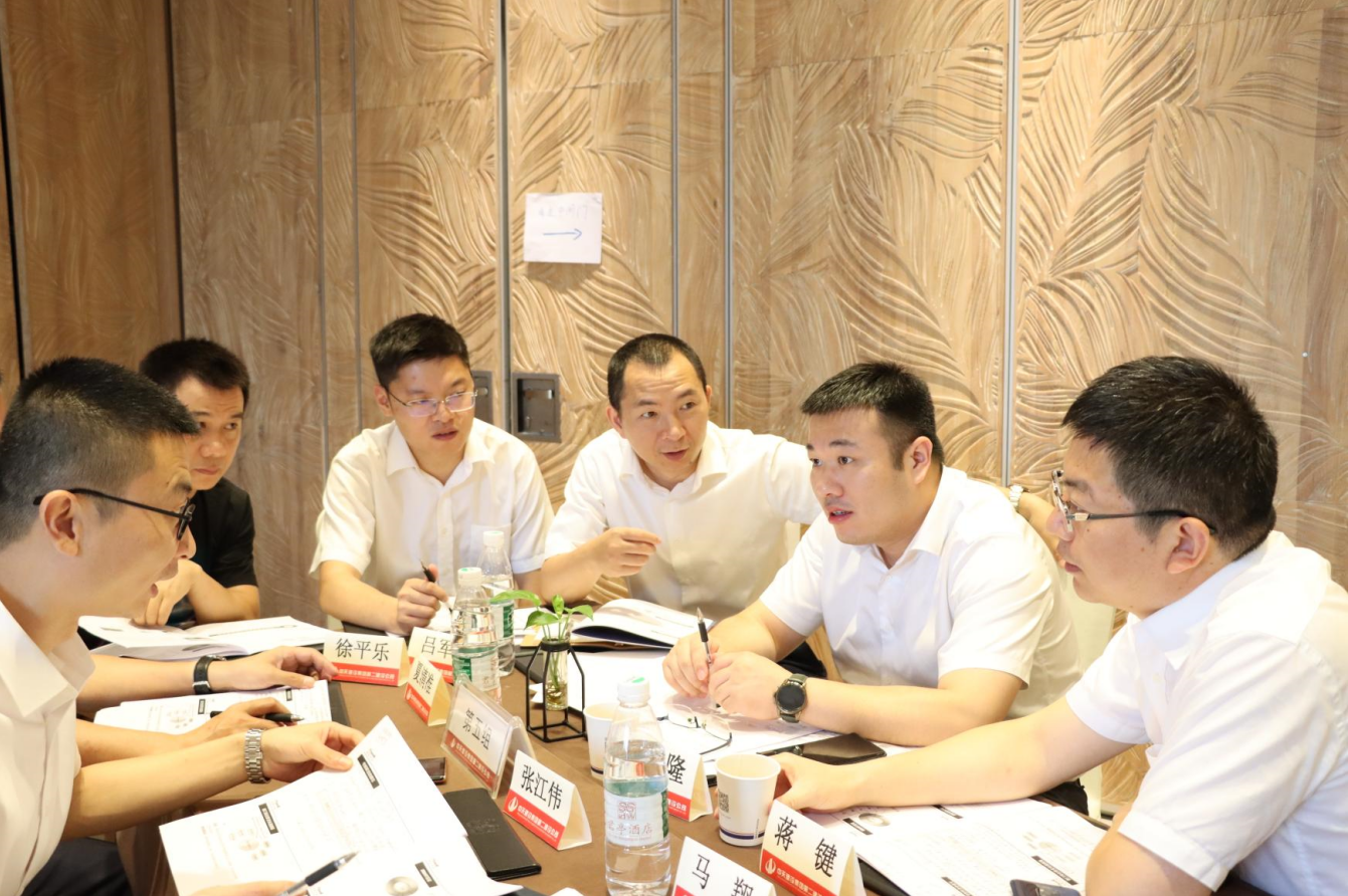 2021年6月25日-26日，304am永利集团二建组织开展了2021年中高层主管执行力培训。本次培训特邀清华、北大、上海交大总裁班讲师，中国企业家协会特聘高级讲师许晋老师进行授课。